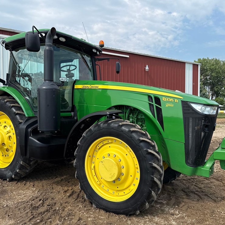 2013 JOHN DEERE 8235R
