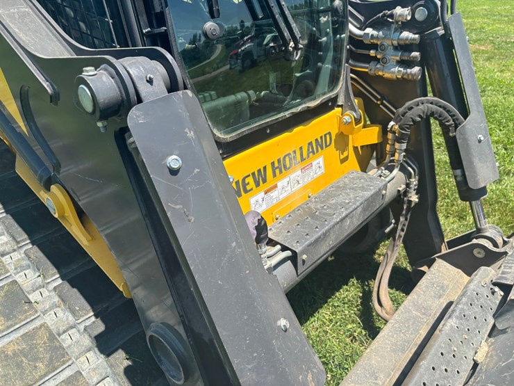 2025-new-holland-c362-image-24