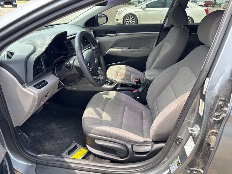 #42717-•-2019-hyundai-elantra-sedan-kmhd84lf4ku743043-inv#-42717-image-28
