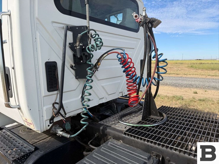 2005-international-durastar-4400-image-16