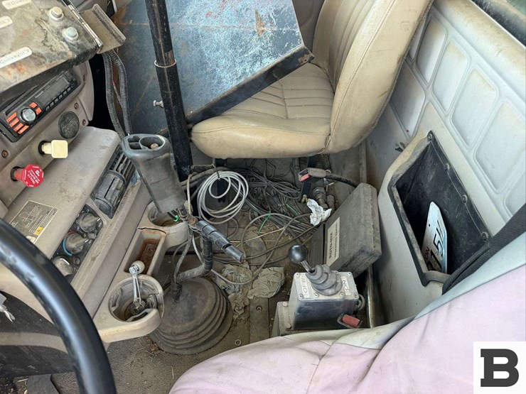 2002-mack-ch613-image-35