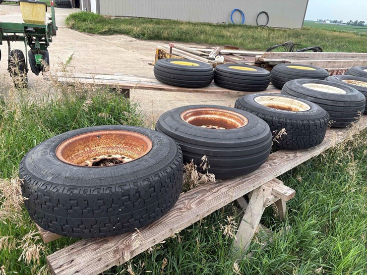 3---8-bolt-rims-&-tires-image-2