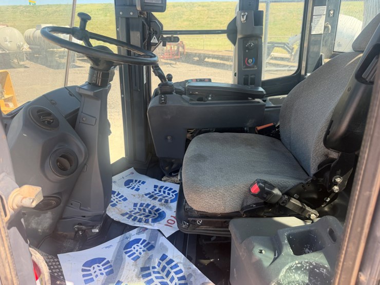 2018-deere-744k-image-9