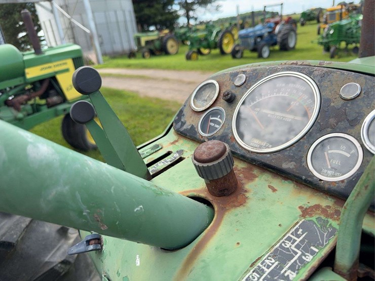 john-deere-3010-image-14