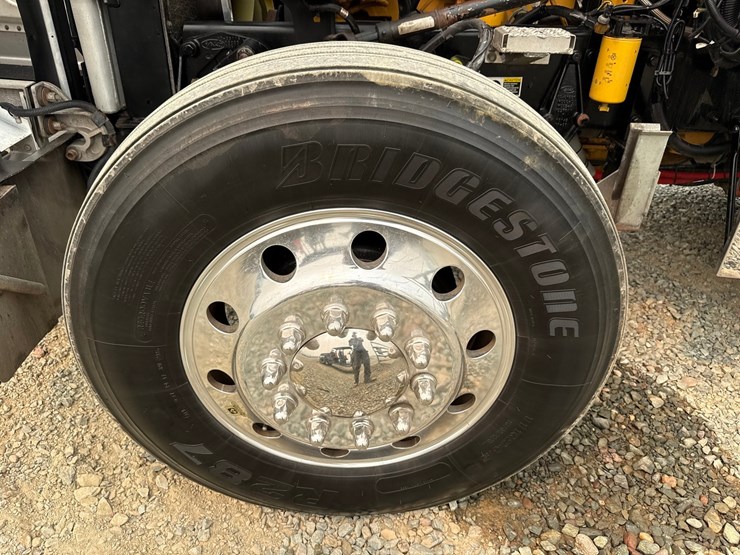 2007-peterbilt-379-image-89