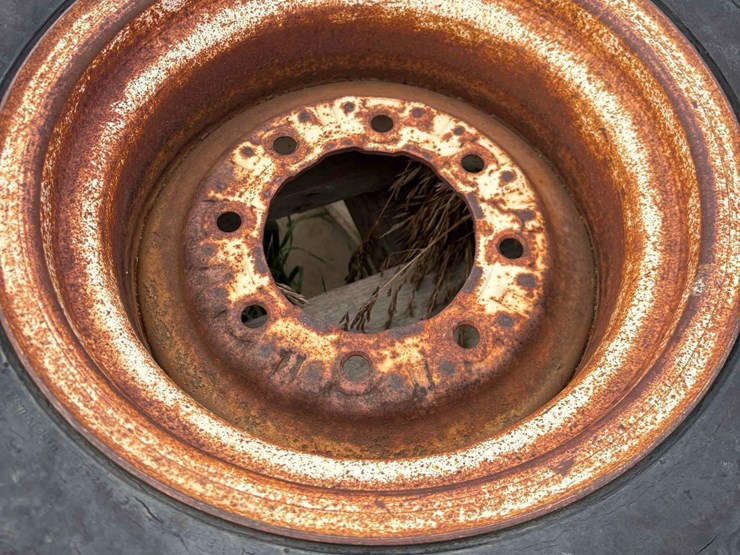 3---8-bolt-rims-&-tires-image-7
