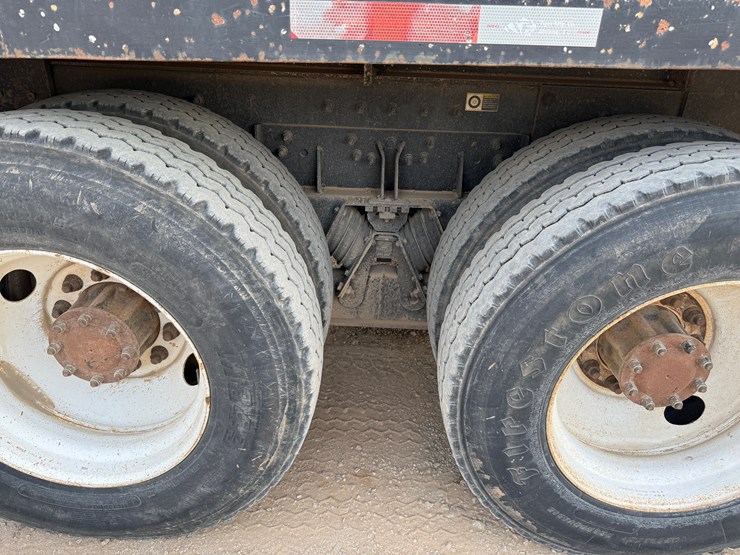 2013-peterbilt-367-image-30