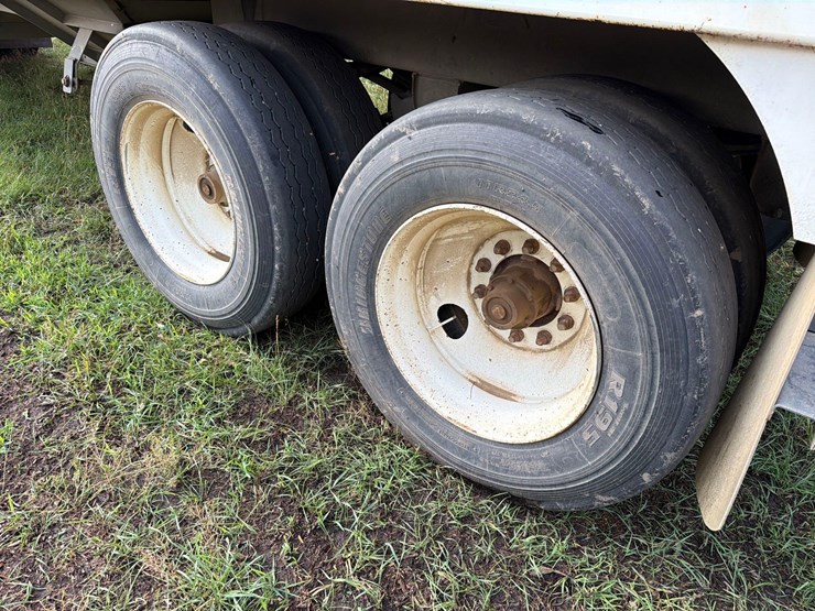 1999-maurer-32ft-semi-grain-trailer-image-19