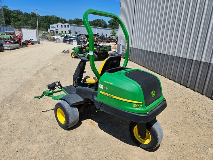 john-deere-2500b-image-3