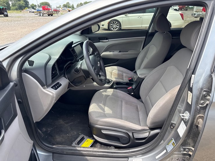 #42717-•-2019-hyundai-elantra-sedan-kmhd84lf4ku743043-inv#-42717-image-18