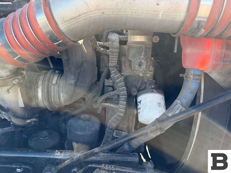 2016-peterbilt-579-image-47