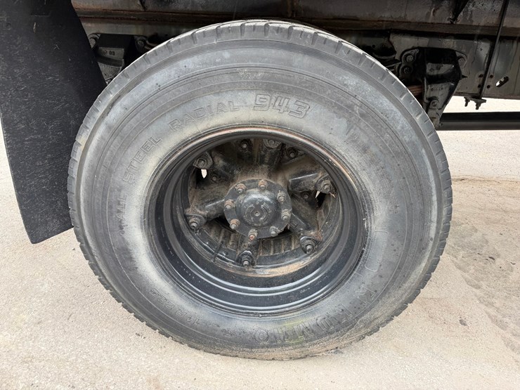 ford-f700-image-56