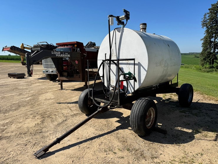#1889-•-derson-mfg.-inc.-1000-gal-towable-fuel-tank-w/pump-image-1