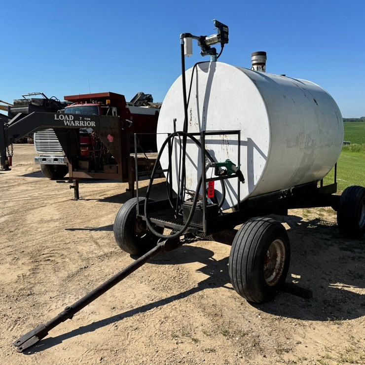 #1889 • Derson Mfg. Inc. 1000-Gal Towable Fuel Tank w/Pump