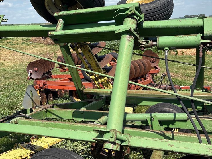 john-deere-230-image-23