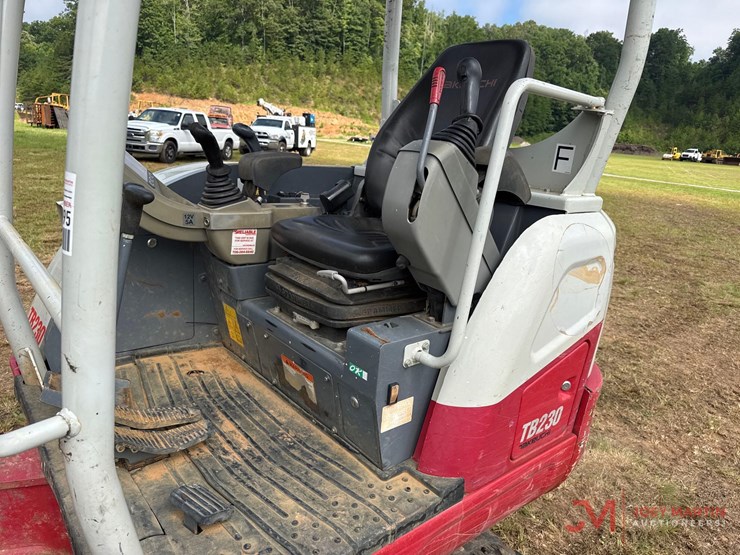 takeuchi-tb230-image-23