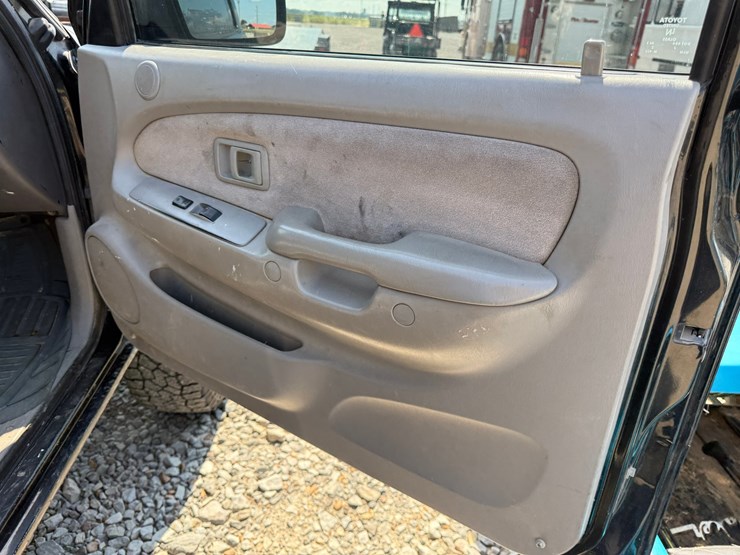 2003-toyota-tacoma-image-28