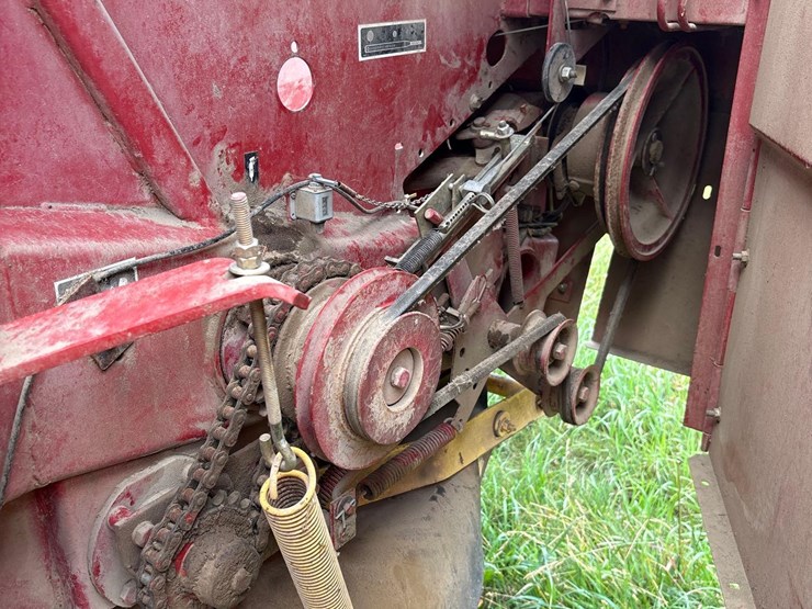 new-holland-660-image-29