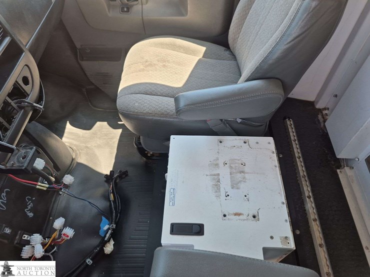 2017-chevrolet-express-s/a-cube-van-image-21