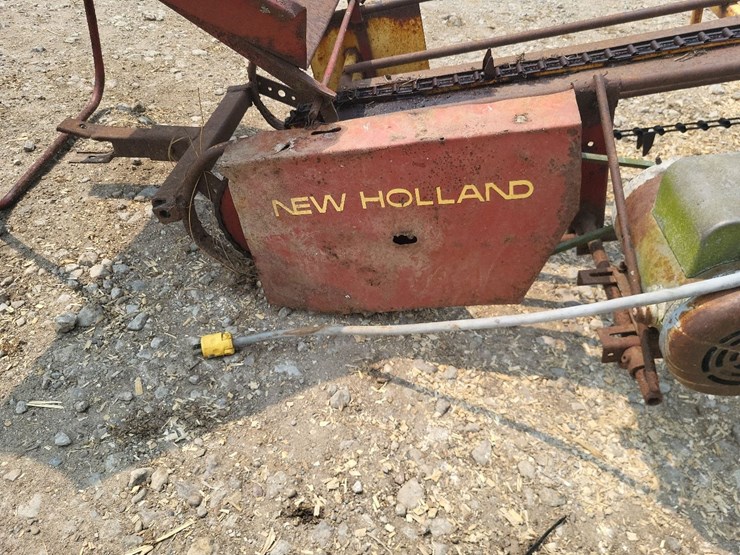 new-holland-bale-conveyor-w/transport-tires-and-electric-motor-image-29