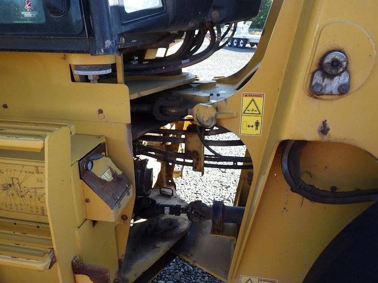 2017-caterpillar-910m-image-22