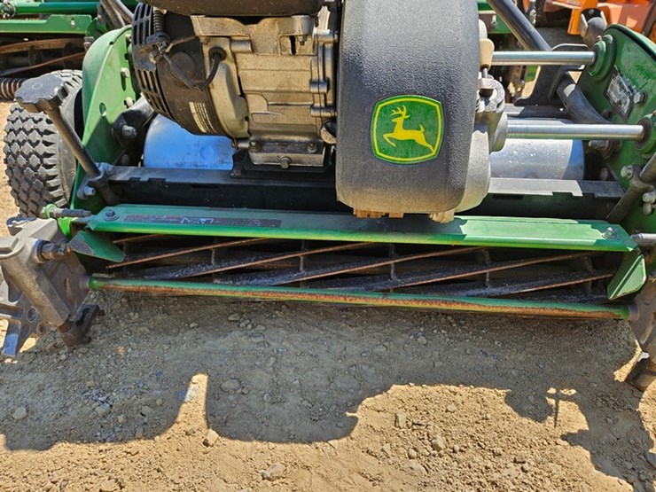 john-deere-220-image-10
