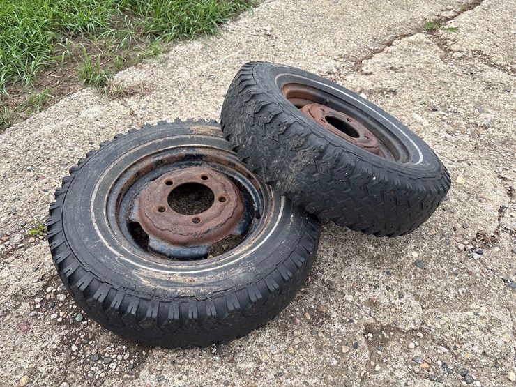 b78-13-rims-&-tires-image-4