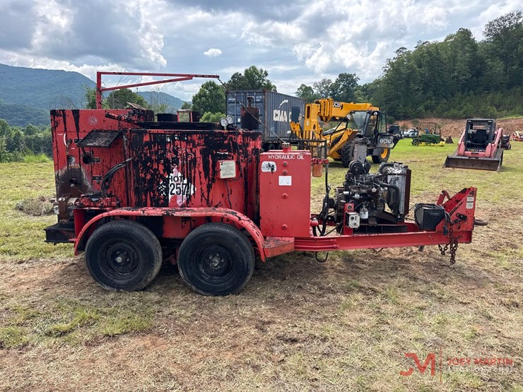 crafco-e-z-pour-200-gallon-tack-trailer-image-2