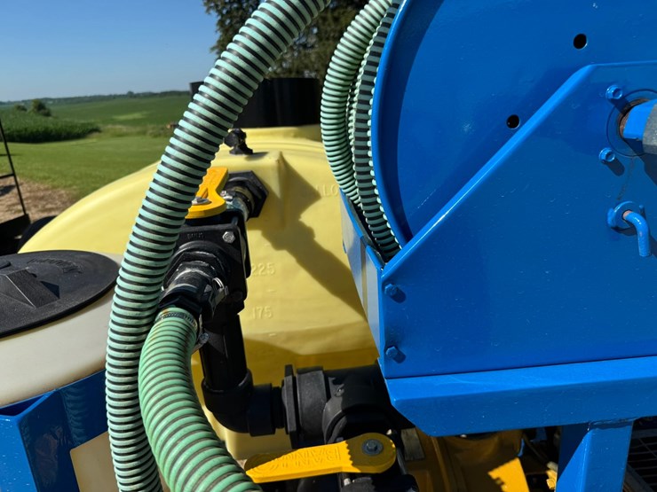 #1890-•-300-gal-towable-hydro-seeder-image-13