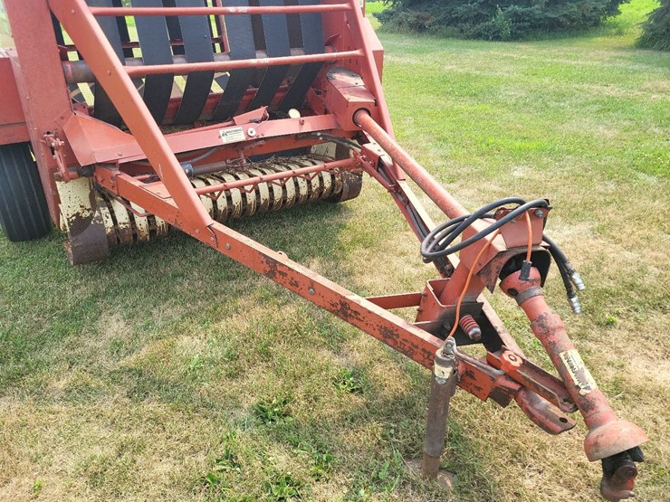 gehl-1600-round-baler-image-29