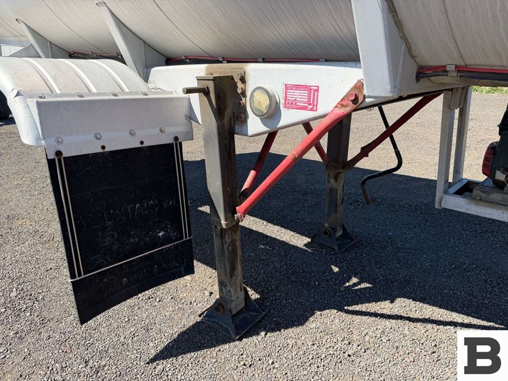 1994-west-mark-8000-gallon-tanker-trailer-image-14