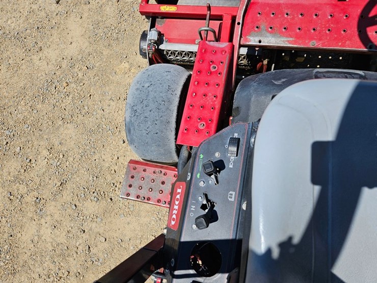 2016-toro-greensmaster-3150-image-24