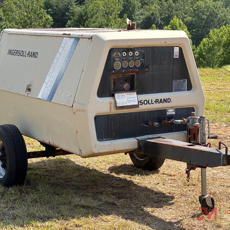 INGERSOLL-RAND 175 TOWABLE AIR COMPRESSOR