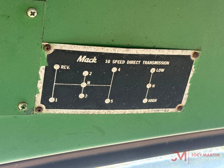 1963-b-model-mack-truck-image-15