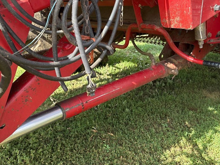 2006-international-2388-axle-flow-combine-image-14
