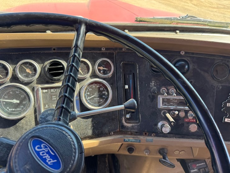 1989-ford-l9000-image-45