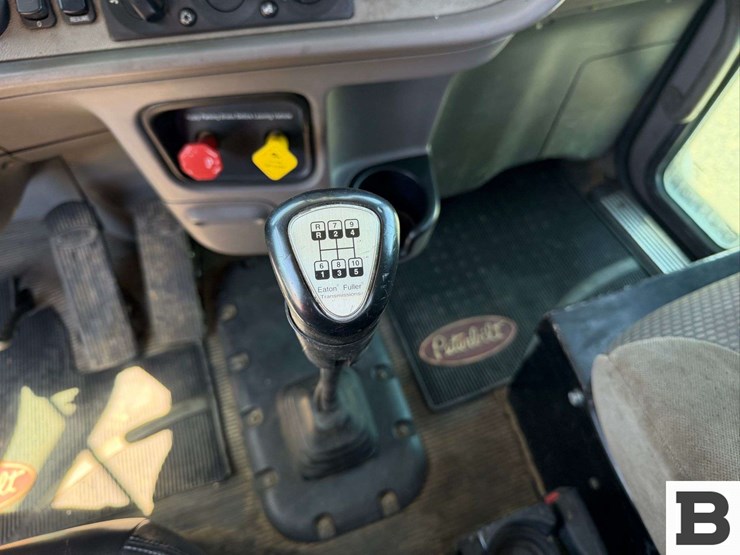 2012-peterbilt-384-image-29
