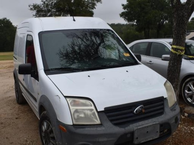 2010-ford-transit-image-2