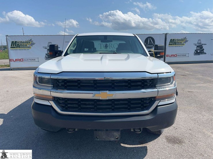 2017-chevrolet-silverado-1500-image-2
