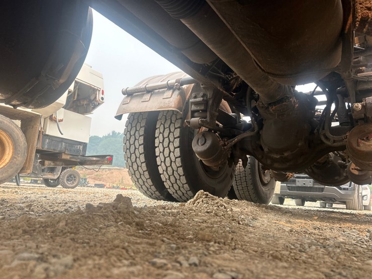 2005-caterpillar-c13-image-31