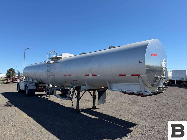 1994-west-mark-8000-gallon-tanker-trailer-image-8