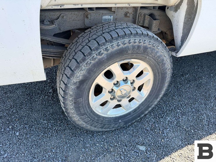 2013-chevrolet-silverado-3500-image-22