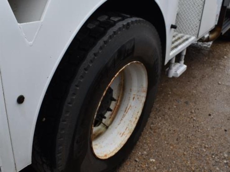 2011-ford-f750-image-6