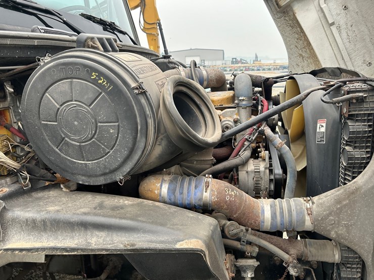 2003-freightliner-fl112-image-98