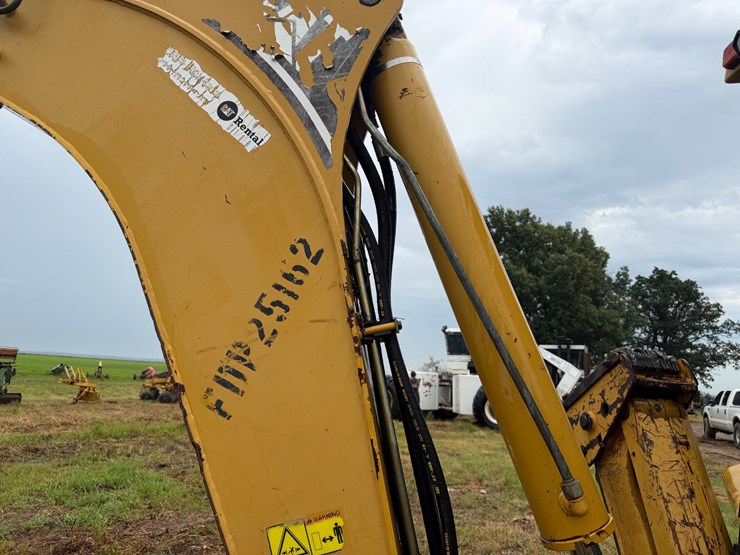 2006-caterpillar-420d-image-22