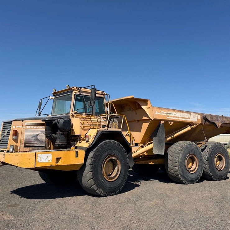 VOLVO A40