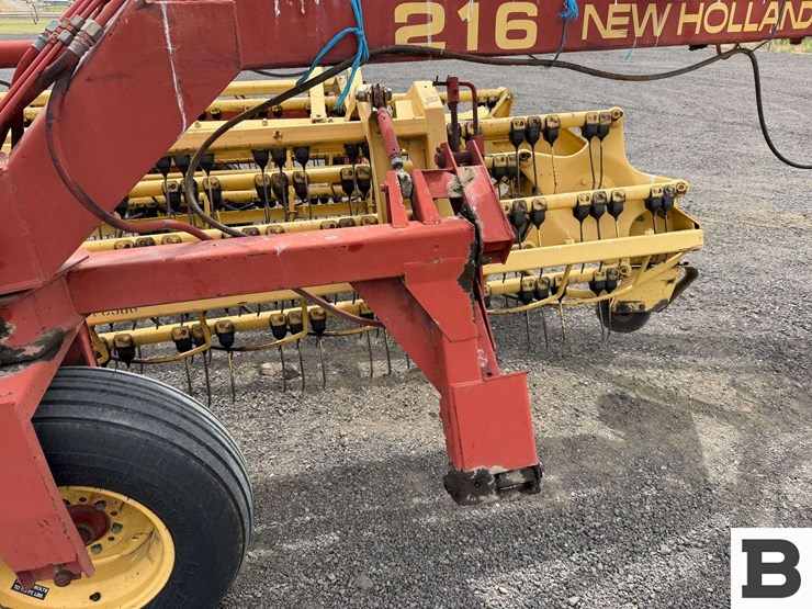 new-holland-216-image-24