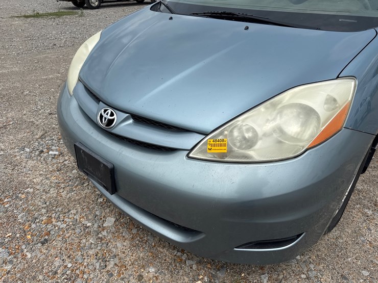 2009-toyota-sienna-image-15
