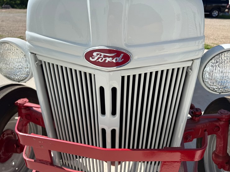 1951-ford-8n-image-10