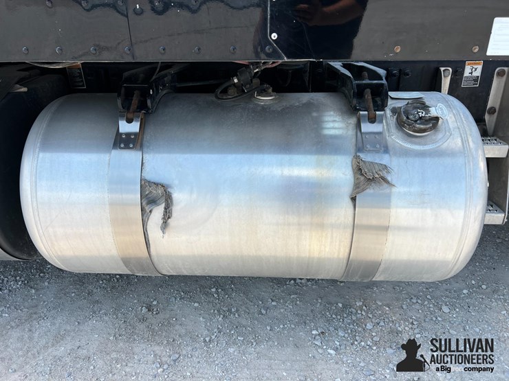 2018-peterbilt-579-image-16